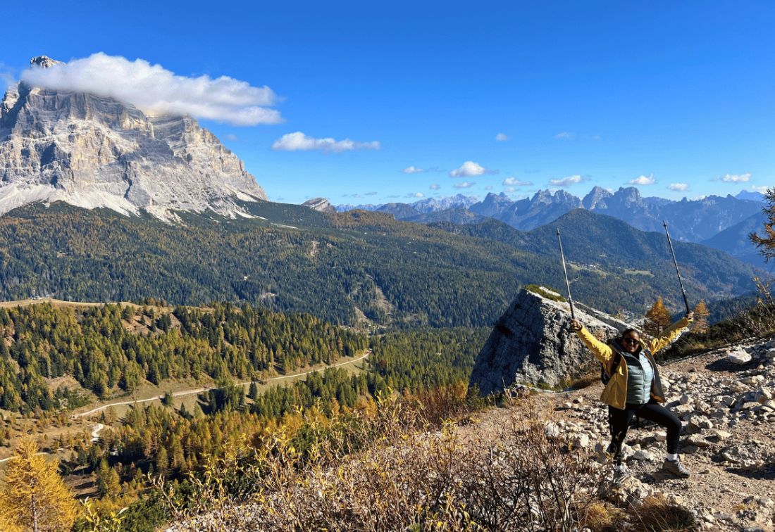 La route entre les sommets des Dolomites
